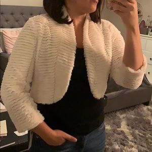 Faux fur cream Shrug